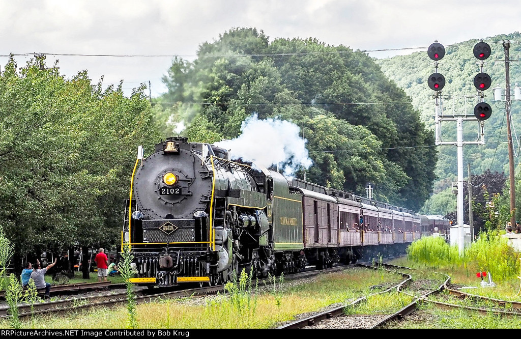 RDG 2102 westbound through Tamaqua